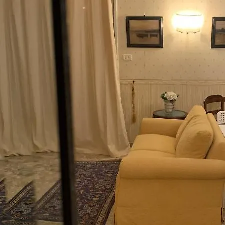 Gasthof Domus Diocleziano Neapel